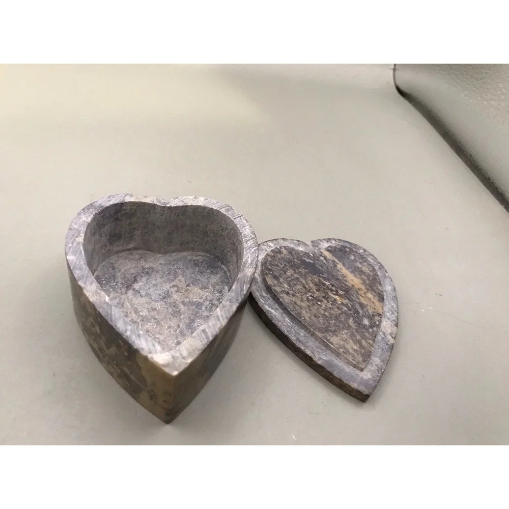 VINTAGE Heart Shaped Trinket Box With Lid And‎  Flower Inlay Made In India